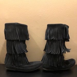 MinneTonka 3-Layer Fringe Boot